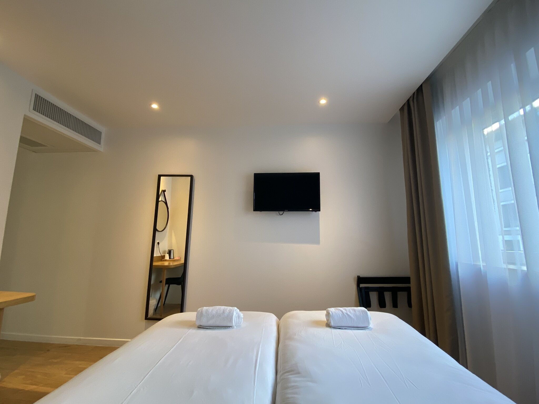 twin room | laptop workspace, blackout curtains, soundproofing, free wifi