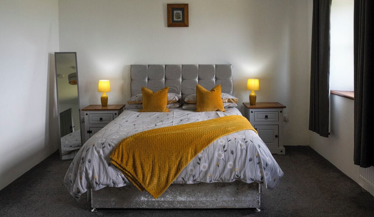 スタンダード コテージ | 2 室のベッドルーム、高級寝具、遮光カーテン、アイロン / アイロン台