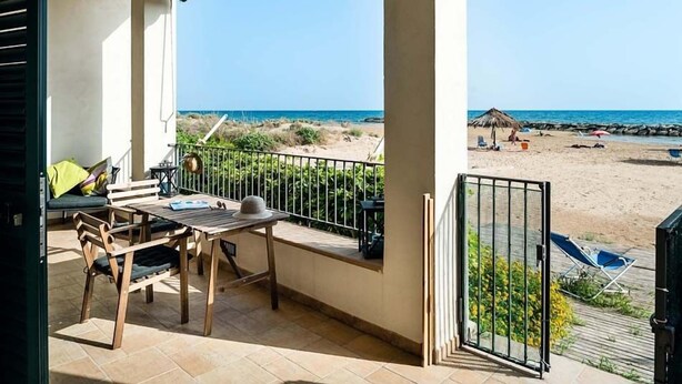Apartamento, 2 habitaciones, vistas al mar, frente a la playa | Terraza o patio