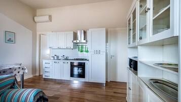 Kondominium, 2 kamar tidur, pemandangan laut, menghadap pantai | Dapur pribadi | Lemari es besar, oven, kompor, dan peralatan masak/sendok-piring