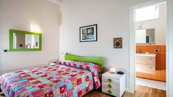 Kondominium, 2 kamar tidur, pemandangan laut | 2 kamar tidur, setrika/meja setrika, Wi-Fi gratis, dan seprai linen