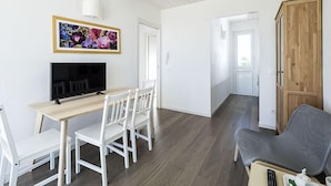 Apartment, 2 Bedrooms | Living room | Flat-screen TV