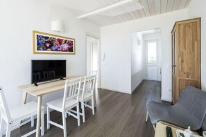 Appartement, 2 slaapkamers | Woonkamer | Flatscreentelevisie