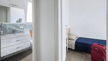 Apartemen, 2 kamar tidur | 2 kamar tidur, setrika/meja setrika, Wi-Fi gratis, dan seprai linen