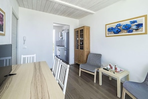 Apartment, 2 Bedrooms | Living room