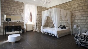 3 habitaciones, tabla de planchar con plancha y cunas gratuitas 