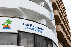 Front of property - Les Palmiers Luxury Suites (Larnaca)