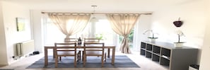 Casa familiar, 3 habitaciones | Servicio a la habitación