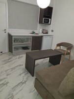 Apartamento, 1 quarto | Área de estar | TV de tela plana