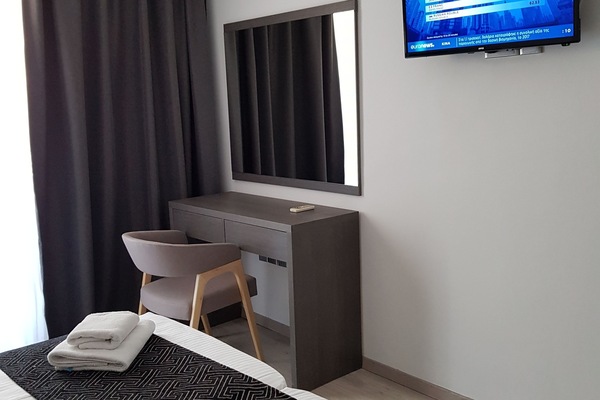 Apartment, 1 Bedroom | Soundproofing, iron/ironing board, cribs (free), WiFi (free)
