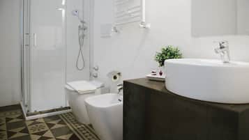 Shower, bidet, towels