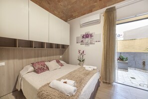 Family Room | Minibar, desk, blackout drapes, soundproofing - Prima dell'Elba Bed & Breakfast (Piombino)