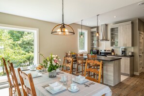 Chalet 2 chambres | Cuisine privée | Réfrigérateur, micro-ondes, four, plaque de cuisson