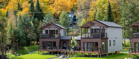 Chalet Deluxe, varias camas, para no fumadores | Ropa de cama de alta calidad y espacio para trabajar con laptop