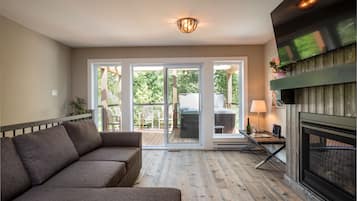 Deluxe Chalet, Multiple Beds, Non Smoking | Living area