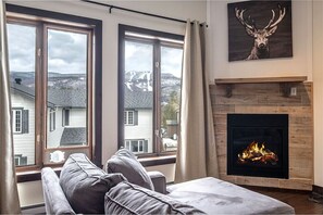 Chalet 4 chambres | Coin séjour | Télévision à écran plat