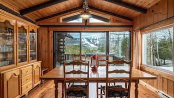 Traditional Chalet, Multiple Beds, Non Smoking | Private kitchen | Fridge, microwave, oven, stovetop