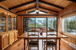 Traditional Chalet, Berbilang Katil, Non Smoking | Dapur peribadi | Peti sejuk, ketuhar gelombang mikro, ketuhar, dapur 