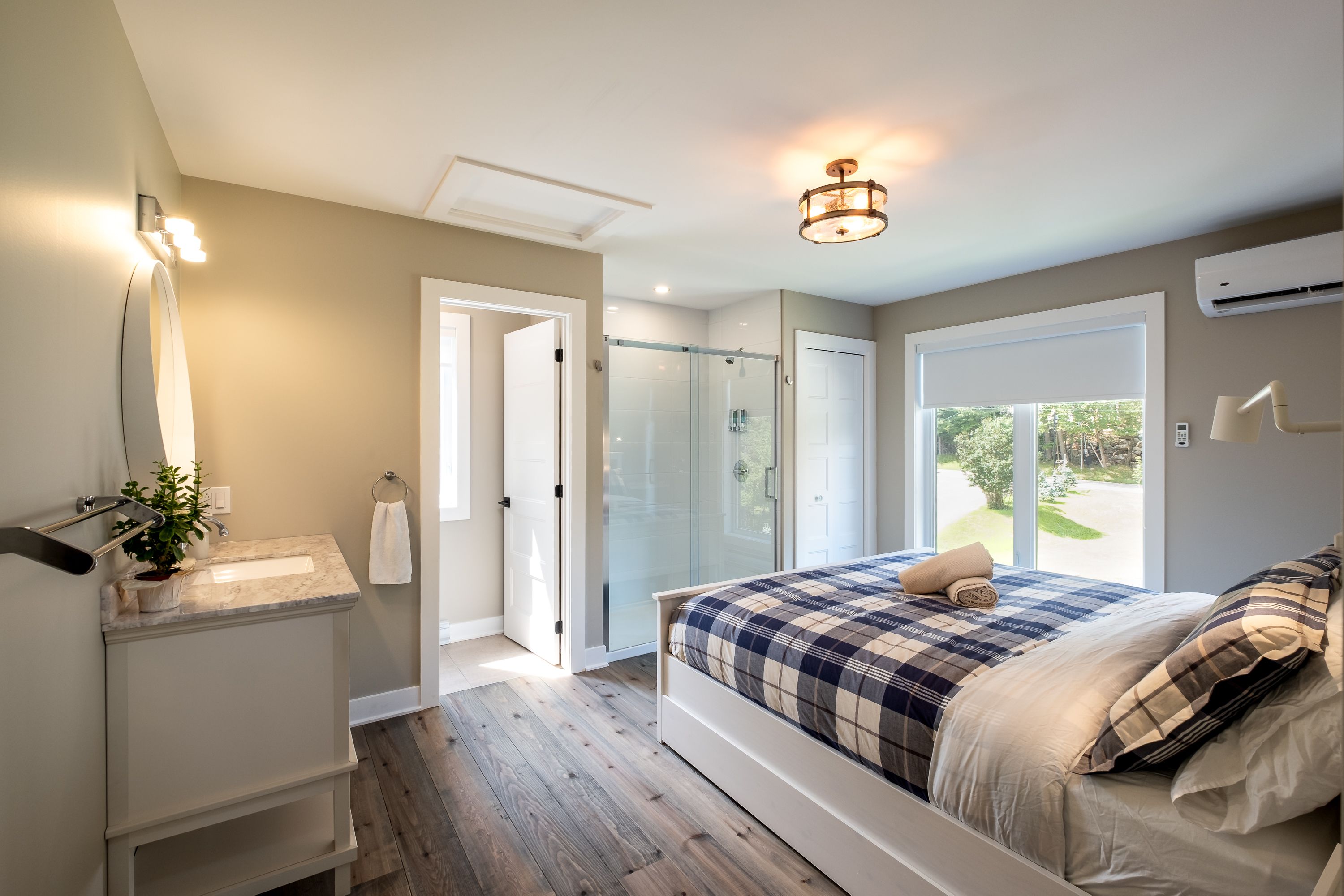 Deluxe Chalet, Multiple Beds, Non Smoking | Premium bedding, laptop workspace, soundproofing, iron/ironing board