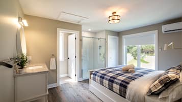 Deluxe Chalet, Multiple Beds, Non Smoking | Premium bedding, laptop workspace, soundproofing, iron/ironing board
