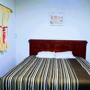 Iron/ironing board, bed sheets