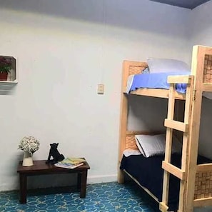 Iron/ironing board, bed sheets