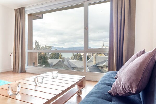 Studio, 1 Double Bed, Lake View | Living area | 40-inch flat-screen TV with cable channels, TV