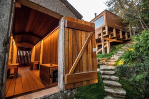 Soins corporels, massages aux pierres chaudes, enveloppements corporels