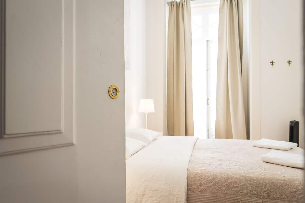 Kamar Double, kamar mandi umum (Prime) | Seprai antialergi dan didekorasi berbeda-beda