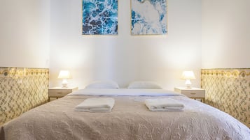 Habitación Confort doble, baño privado, vistas a la ciudad | Interior