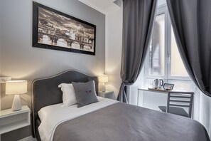 Economy Single Room, 1 Large Twin Bed | Egyptian cotton sheets, premium bedding, down comforters - Rhome GuestHouse (Rome)