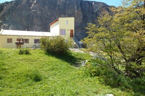 Front of property - Milenarios Hostel (El Chalten)