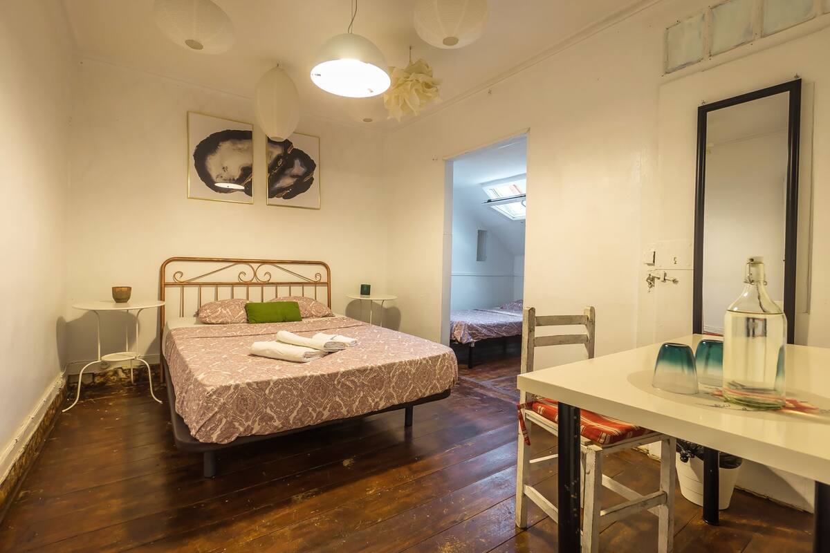 Habitación triple, baño compartido (Big Nice) | Tabla de planchar con plancha, cunas gratuitas y wifi gratis