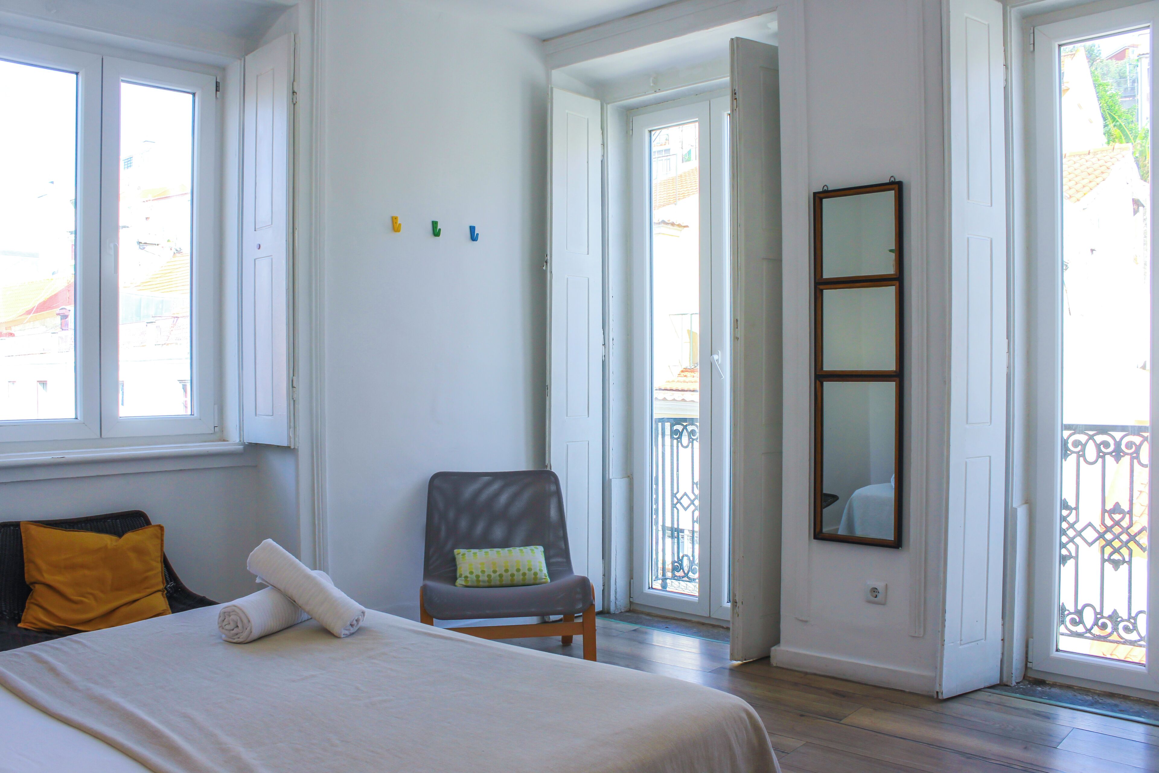 Quarto casal conforto, 1 cama Queen, banheiro compartilhado, vista para a cidade (Q44) | Vista do quarto