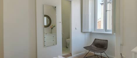 Svit Comfort - utsikt mot staden (Q43) | Gratis wi-fi och sängkläder