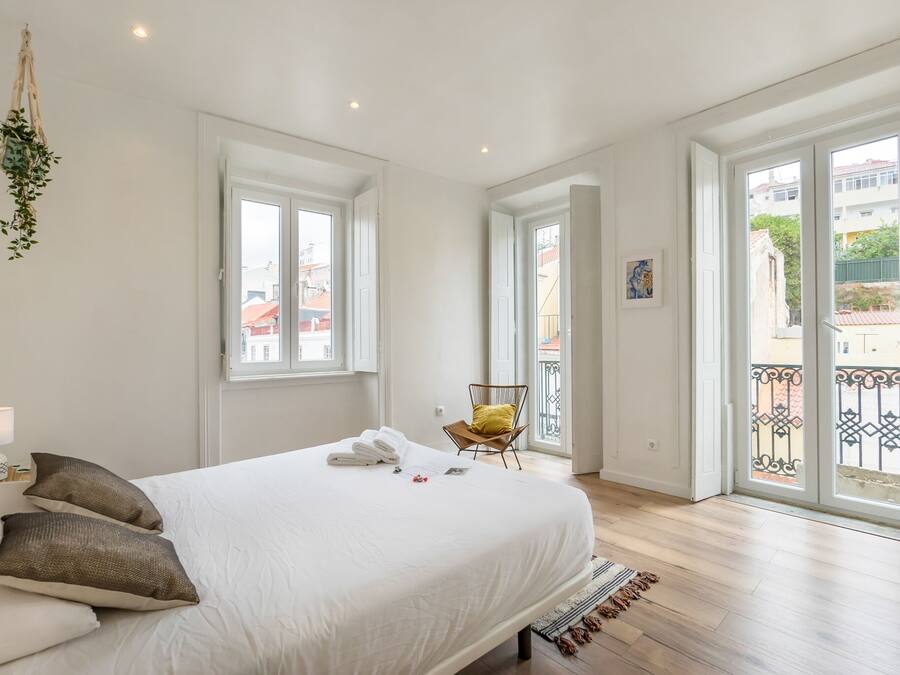 Comfort Double Room, 1 Queen Bed, Shared Bathroom, City View (Q44) | Free WiFi, bed sheets