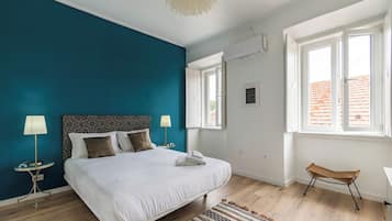 Premium Suite, Bathtub, City View (Q42) | Free WiFi, bed sheets