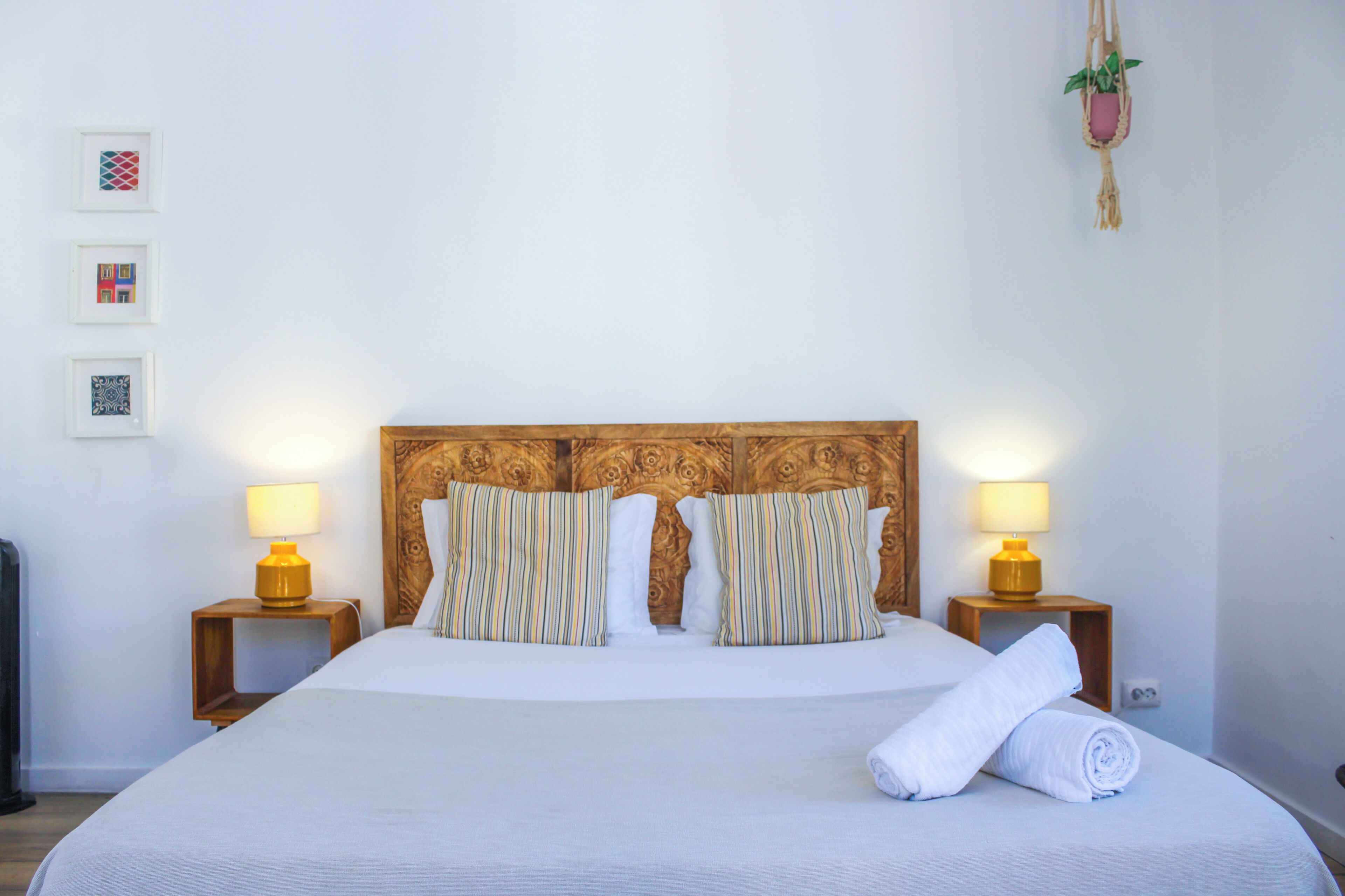 Comfort Double Room, 1 Queen Bed, Shared Bathroom, City View (Q44) | Free WiFi, bed sheets