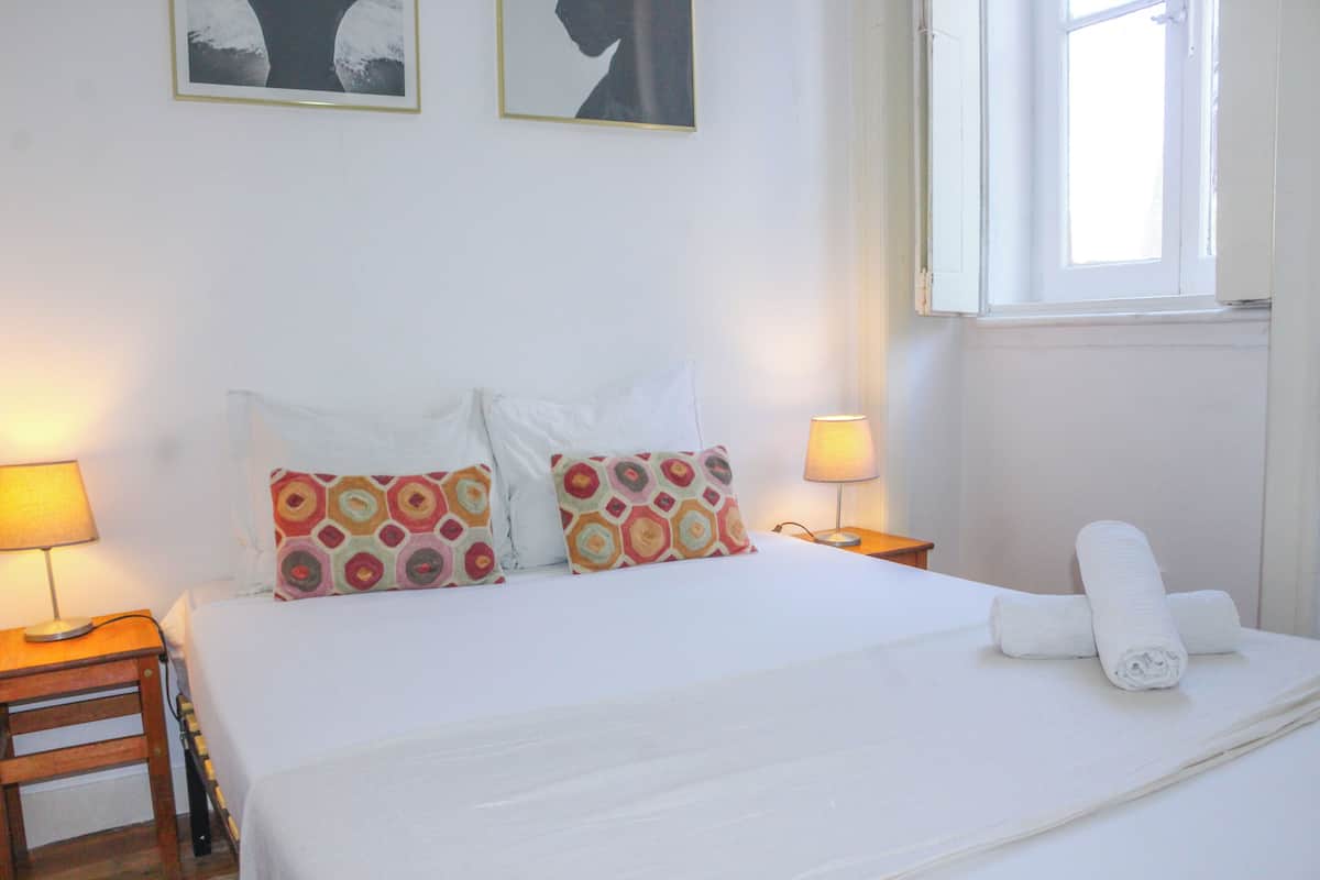 Double Room, Shared Bathroom (White & Woody) | Free WiFi, bed sheets