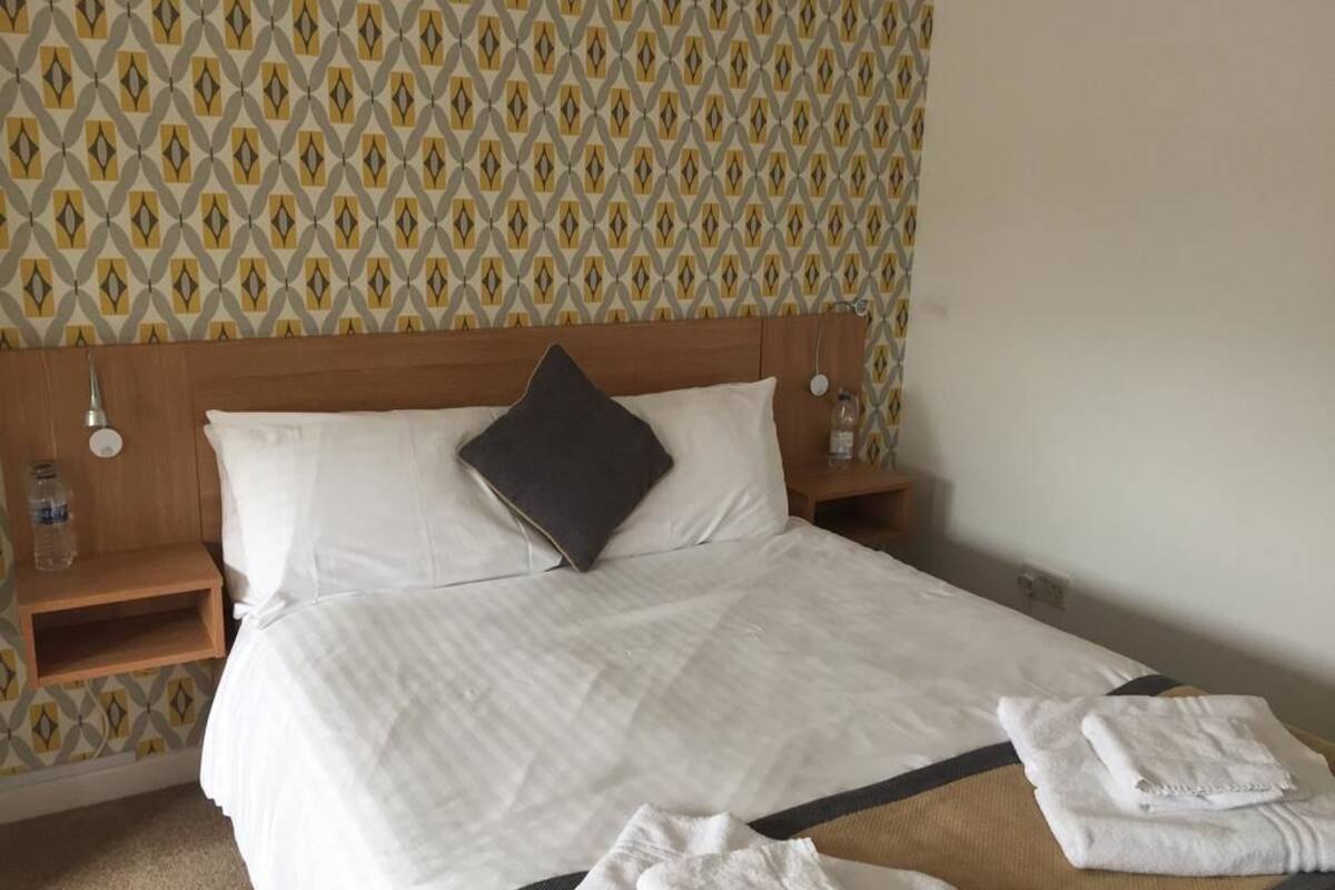 Chambre Standard double | Bureau, fer et planche à repasser, accès au Wi-Fi (inclus)
