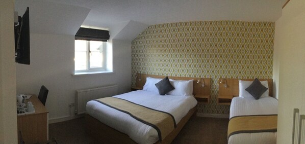 Standard Triple Room | Desk, iron/ironing board, free WiFi, bed sheets