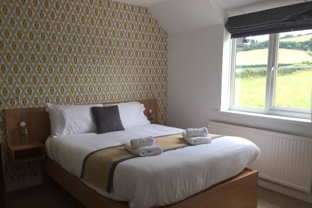 Chambre double pour 1 personne | Bureau, fer et planche à repasser, accès au Wi-Fi (inclus)