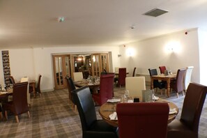 Restaurant - Llangeview Lodge (Usk)