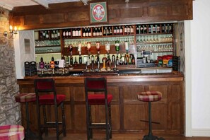 Bar (on property) - Llangeview Lodge (Usk)