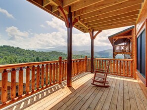 Property grounds - Mountain views, 5BR, foosball, hot tub, arcade game, log cabin in Gatlinburg! (GATLINBURG)