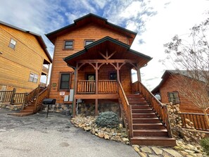 Exterior - Mountain views, 5BR, foosball, hot tub, arcade game, log cabin in Gatlinburg! (GATLINBURG)