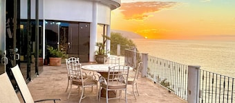 Luxurious Oceanfront Estate on Vallarta's South Shore, Pool, Jacuzzi, Chef, Maid