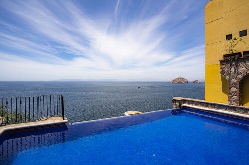 Ocean Front Villa, lämmitetty uima-allas, vesiputous, ilmainen kokki ja henkilökunta