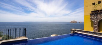 Premier Oceanfront Estate on Vallarta's South Shore, Pool, Jacuzzi, Chef, Maids