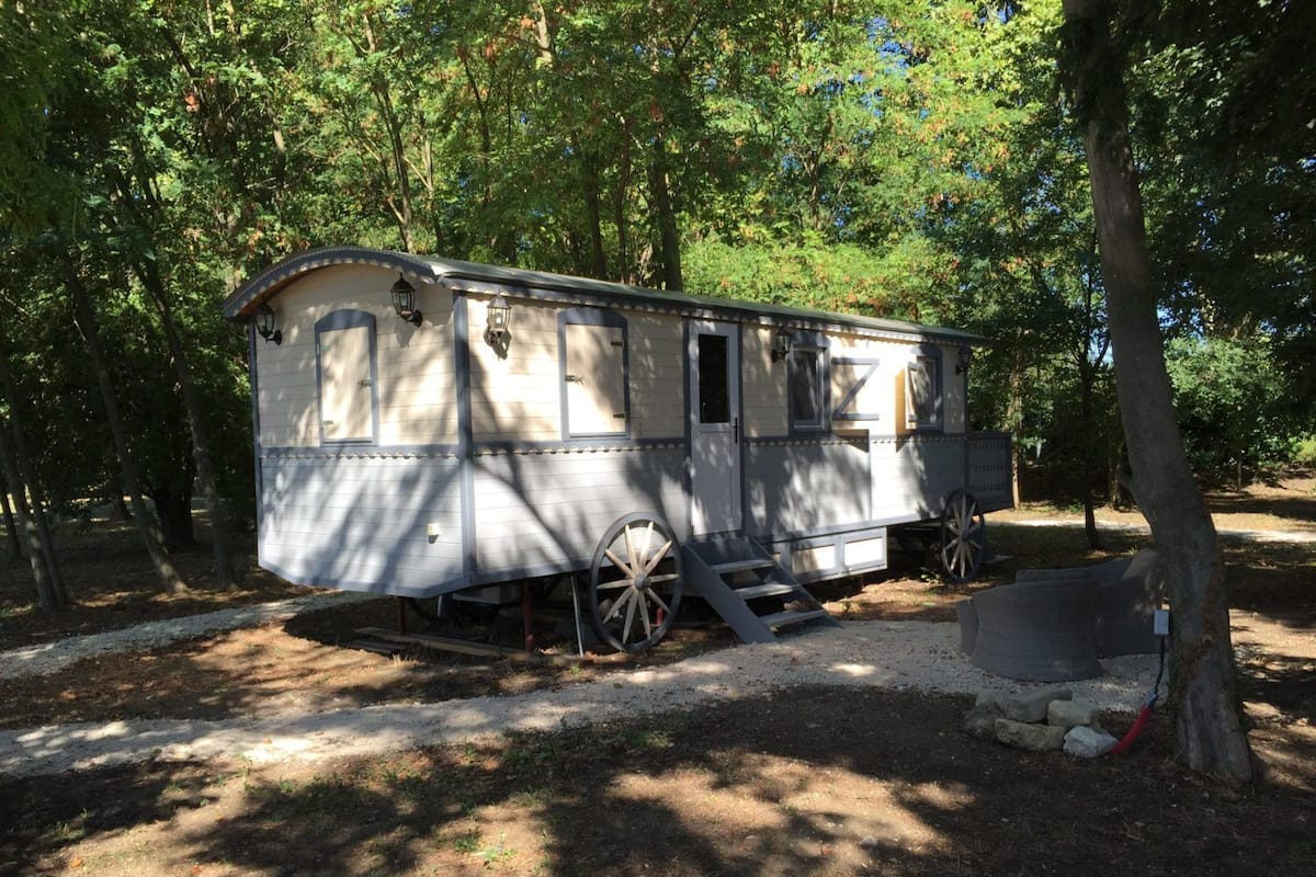 Bungalow (Roulotte) | In-room safe, blackout curtains, free WiFi, individually decorated